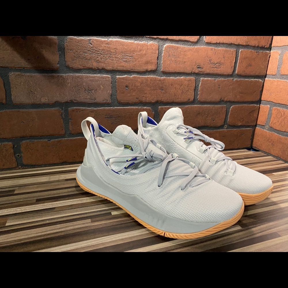 Under Armour Men's Curry 5 Basketball Shoe